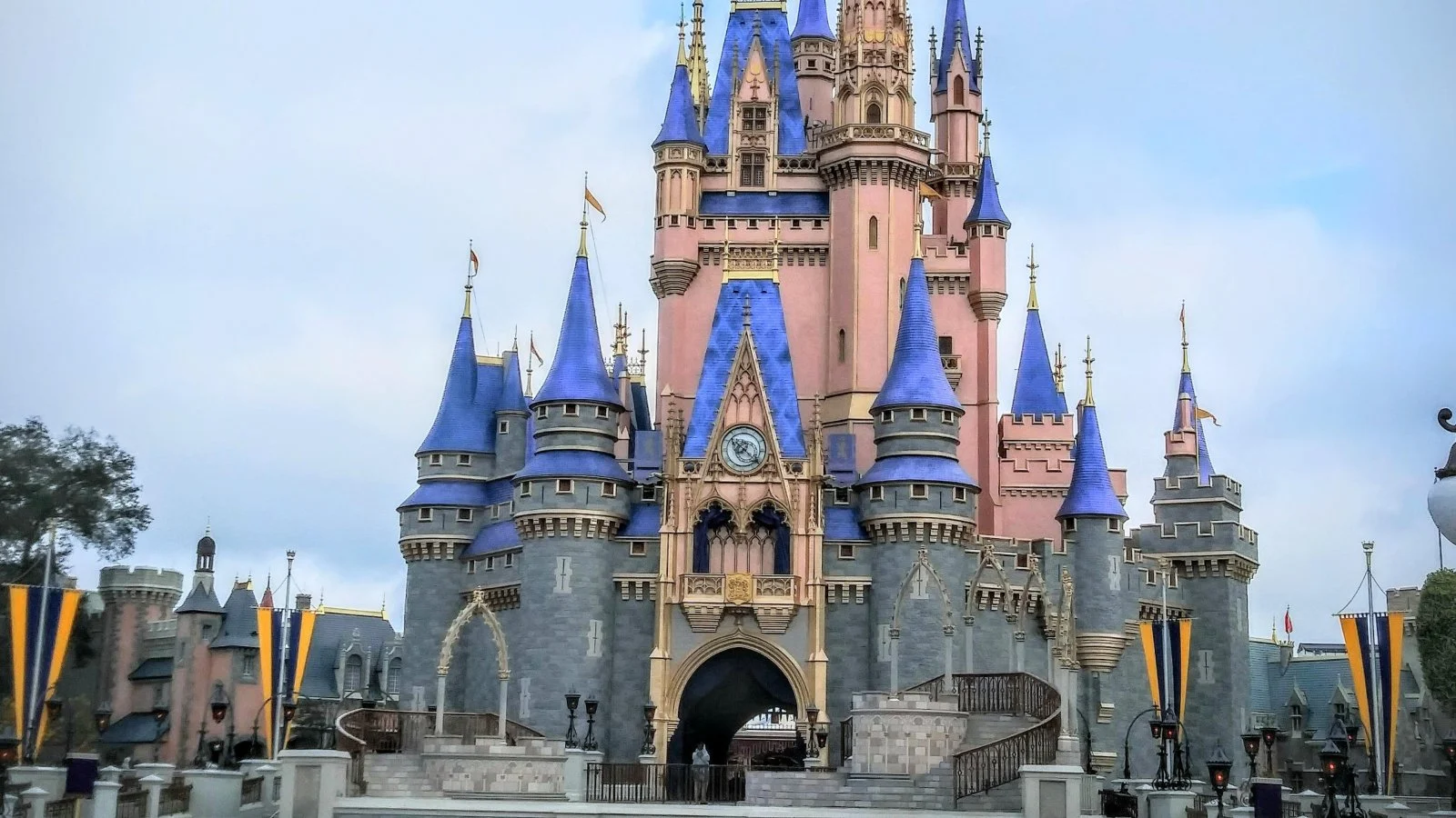 walt_disney_world_cinderella_castle_2021_cropped_-1_790_4160_3120_jpeg_1600x900_crop_q85